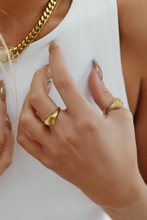 Initial-Strass-Ring-Gold