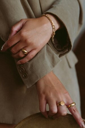Figaro-Chain-Bracelet-Gold