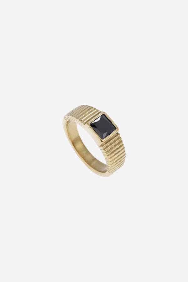 Black-Signet-Ring-Gold
