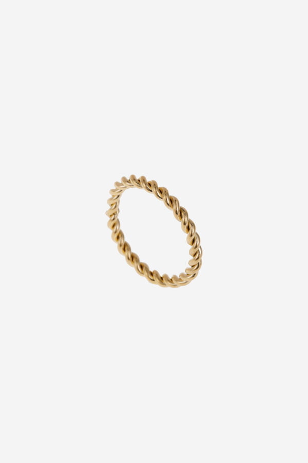 Minimalist-Twisted-Ring-Gold