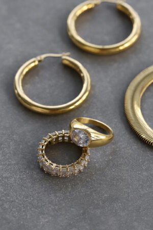 White-Chunky-Strass-Ring-Gold-2