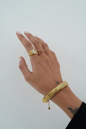 Bold-Diamond-Ring-Gold