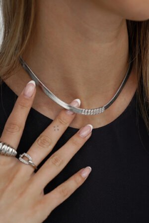 Strass-Studded-Snake-Necklace-Silver-Ecom