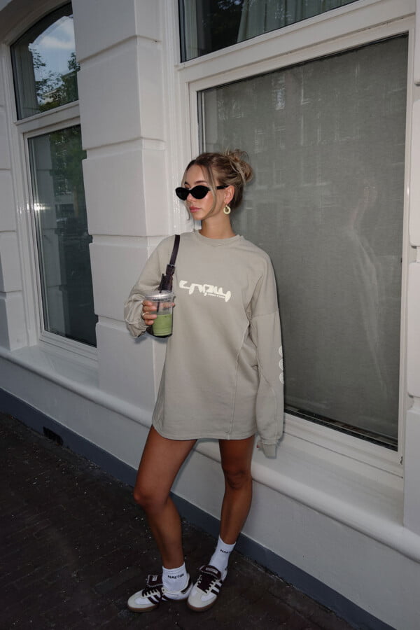 Oversized-Sweater-Taupe-1-min
