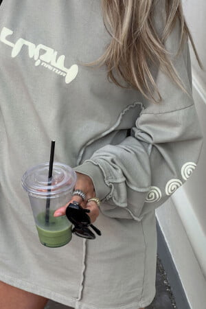 Oversized-Sweater-Taupe-2-min